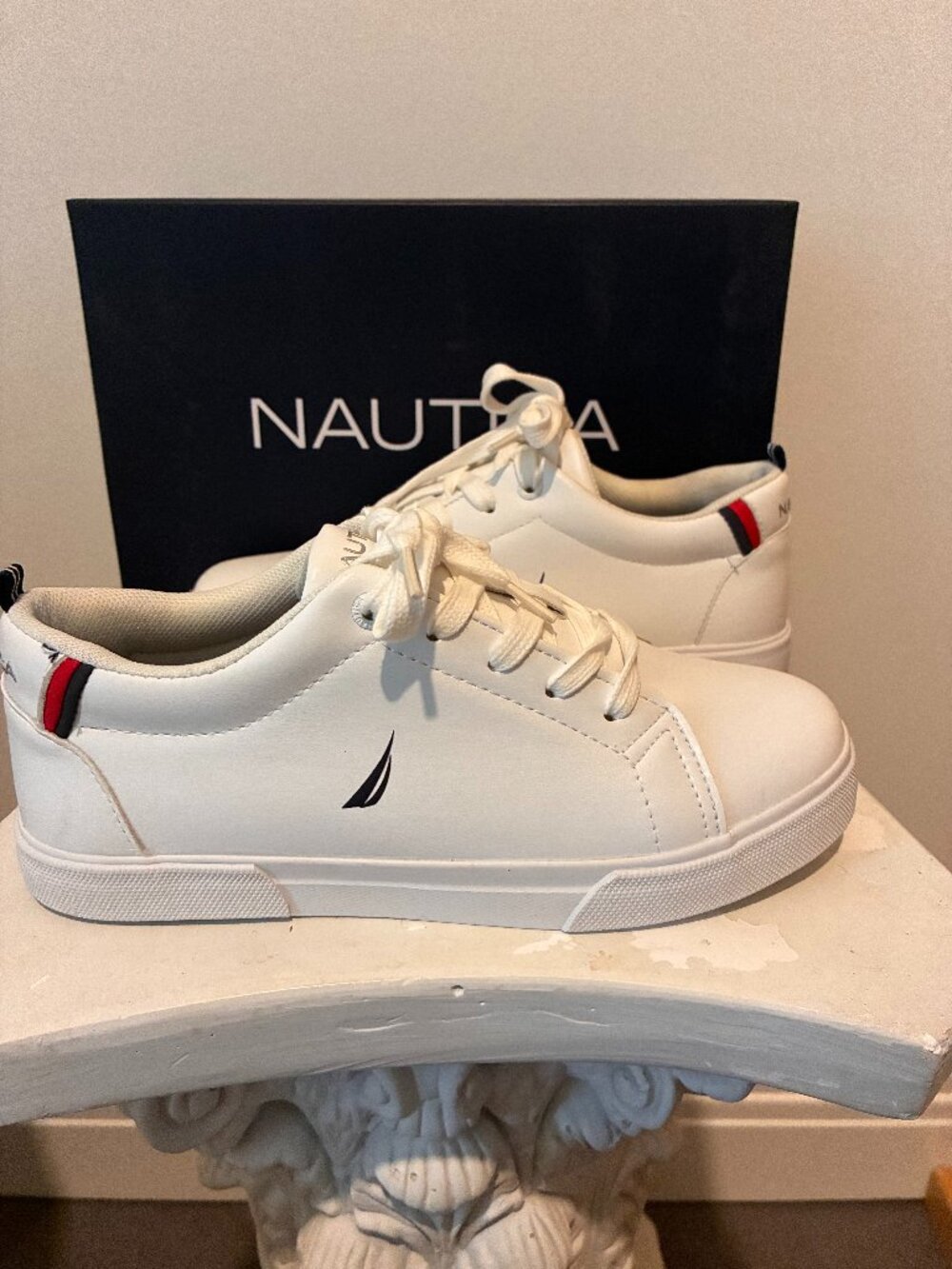 Nautica Graves Boys White Low Top Sneakers Youth 3 w/ Box